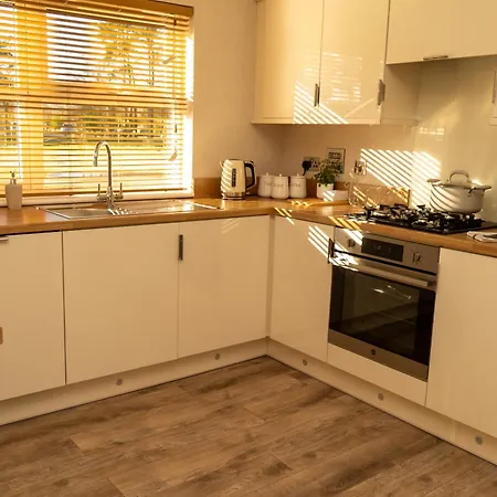 Lodge Hollicarrs - Cherry Blossom *