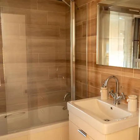 Hollicarrs - Cherry Blossom *