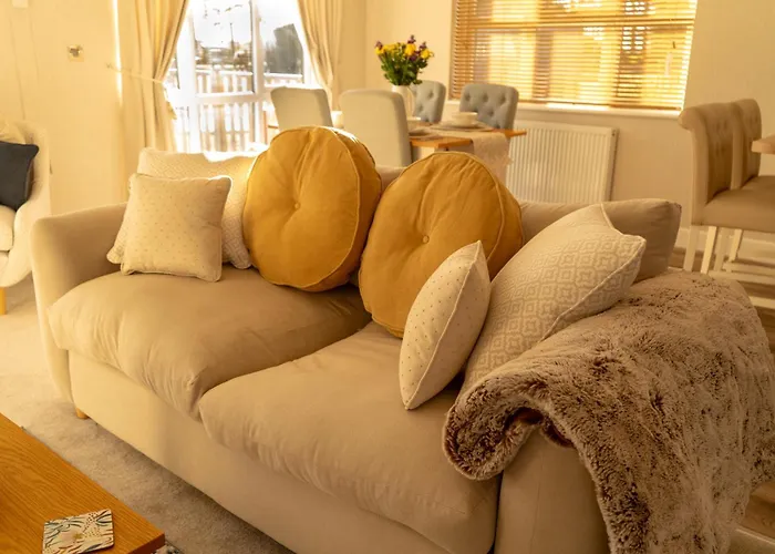 Hollicarrs - Cherry Blossom Lodge *